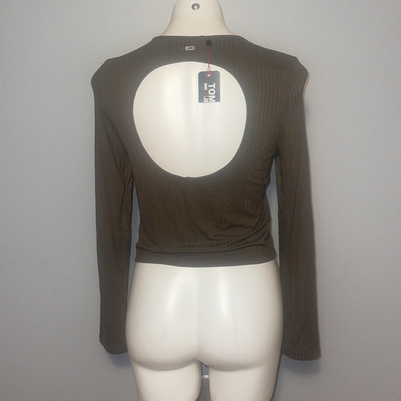 Tommy Jeans Amherst Knit ladies long sleeve ribbed crop top with open back. NWT - Picture 6 of 9